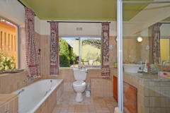 MAIN EN-SUITE BEFORE